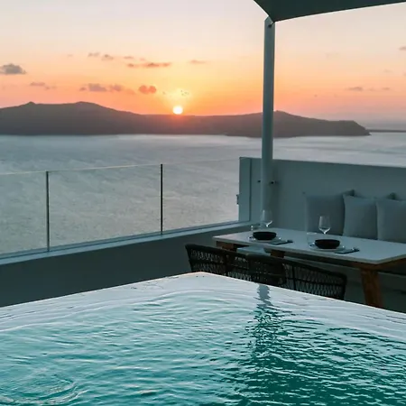 Villa Luxurious Santorini Penthouse 1 Bedroom Magical Caldera Sea Views Outdoor Hot Tub Fira (Santorini)